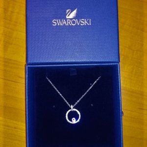 SWAROVSKI CRYSTAL PENDENT NECKLACE